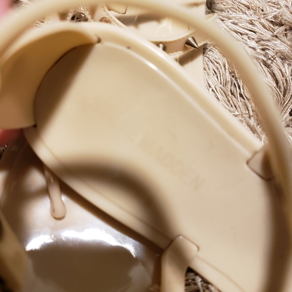 Steve Madden Tan and Gold Spiked Sandals - 8 - Picture 5 of 8